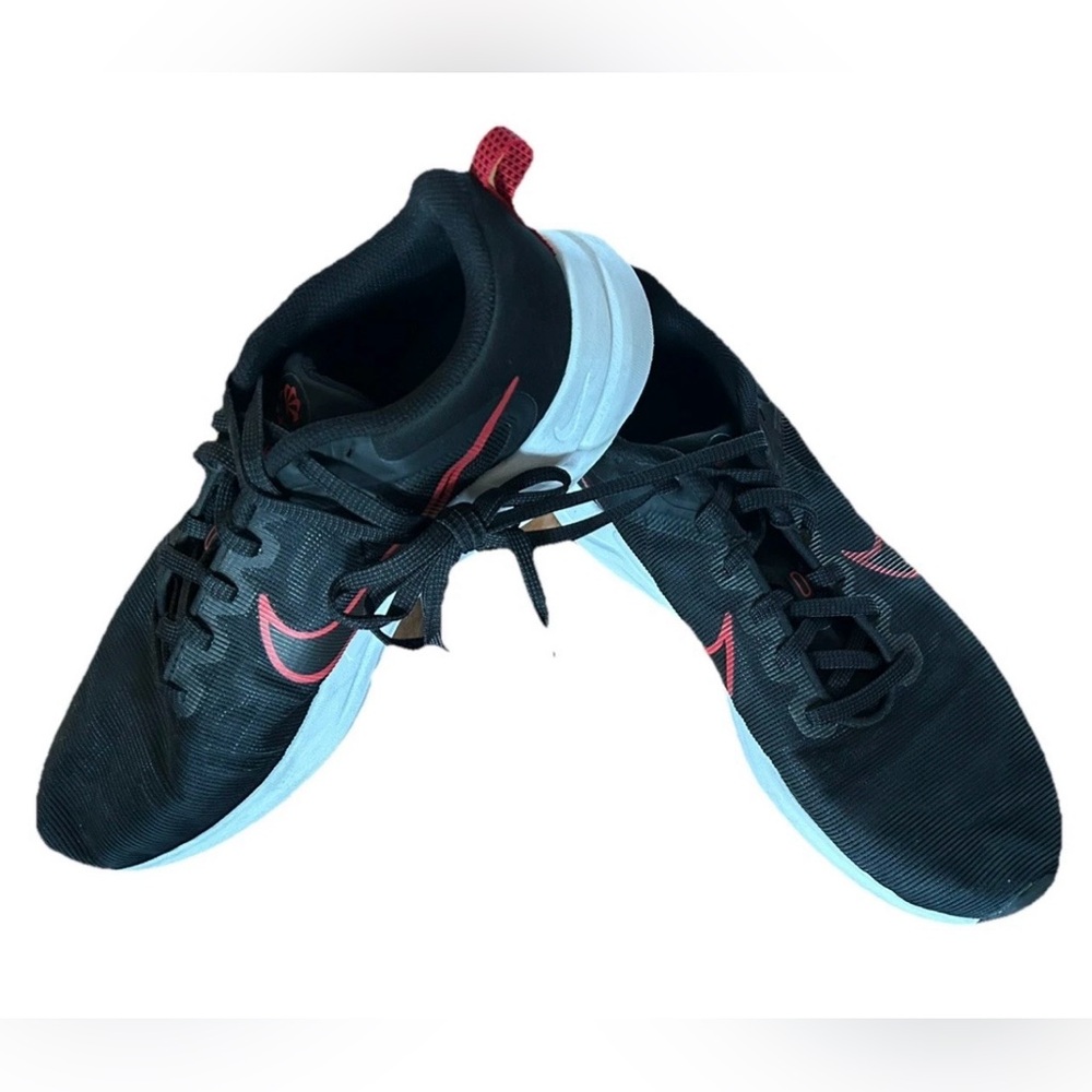 Nike Downshifter 12 Low Top Mesh Men’s Running Shoes 10M, Black, Red Swoosh, EUC